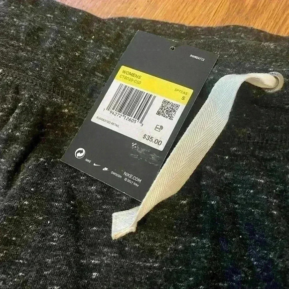 NWT Nike Slim Fit shorts women S - Picture 5 of 6